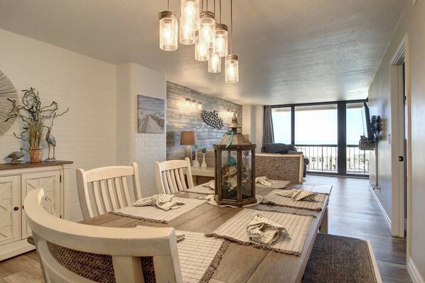 Dining - Beautiful View of The Gulf Elegant Comfort Indoors 2 Bedroom 2 Bath (Port Aransas)