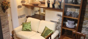 La Casina of Via Cresci, 14