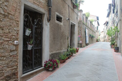 La Casina of Via Cresci, 14
