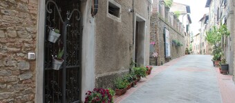 La Casina of Via Cresci, 14