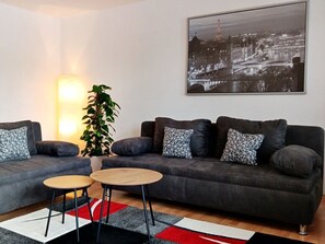 Lejlighed - 2 soveværelser - ikke-ryger - balkon (Hochparterre) | Opholdsområde | Fladskærms-tv