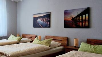 Apartment, 2 Bedrooms, Non Smoking, Balcony (Hochparterre) | Individually decorated, individually furnished, desk, blackout curtains