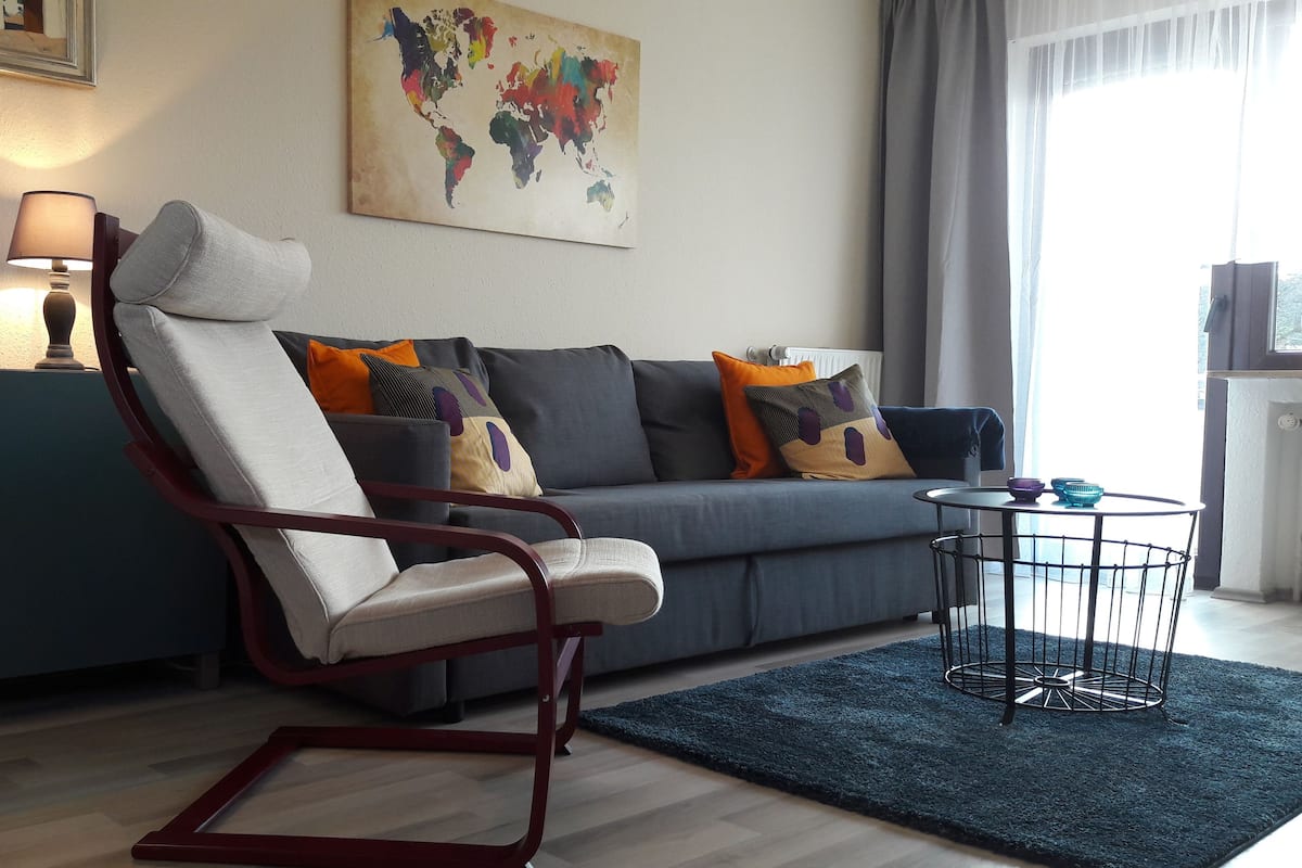 Apartment (kleines Hochparterre) | Living room | Flat-screen TV