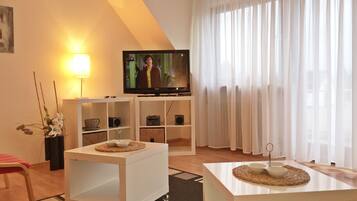 Apartment (Dachgeschoss) | Living area | Flat-screen TV