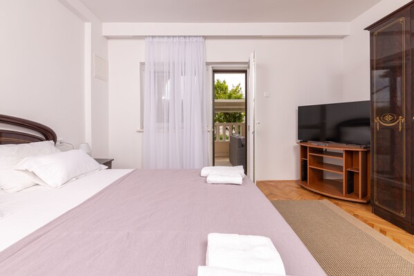 2 chambres, fer et planche Ă repasser, Wi-Fi gratuit, draps fournis