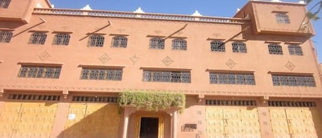 واجهة المنشأة