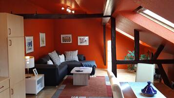 Apartment (4) | Living area | Flat-screen TV