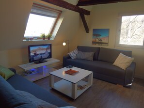 Apartment (5) | Living area | Flat-screen TV - Ferienhaus Rheinblick (Koblenz)