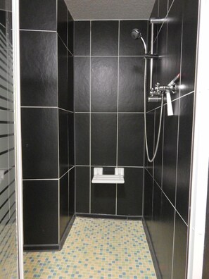 Apartment (1) | Bathroom shower - Ferienhaus Rheinblick (Koblenz)