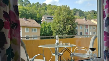 Comfort Apartment, 2 Bedrooms (right) | Teres/patio