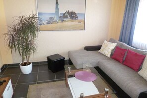 Apartment, 1 Bedroom (Uni 1) | Living area | Flat-screen TV - Ferienwohnungen Uni-Koblenz (Koblenz)