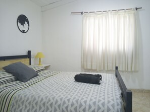 Habitación triple básica, 1 habitación | 1 habitación, wifi gratis y ropa de cama 