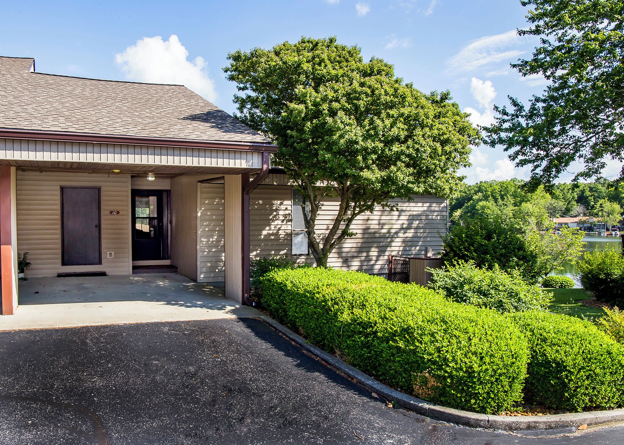 🌄Resort Vacations at Fairfield Glade TN Lake Front Condo, amazing views from panoramic windows!