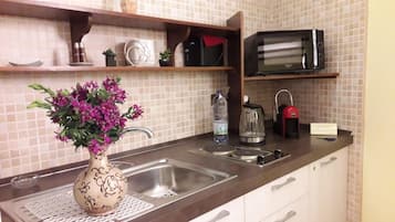 Mini-Kühlschrank, Mikrowelle