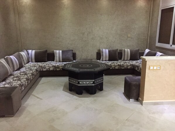 Villa - 3 sovrum | Vardagsrum | Platt-tv