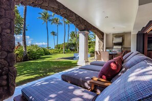Outdoor dining - Private Ocean Front at Wailea Beach Villas B102 (Wailea)