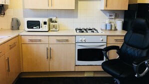 Basic Single Room | Private kitchen - McKean House (Bolton)