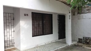 Outdoor banquet area - Posada Barrios Mar (Cartagena)
