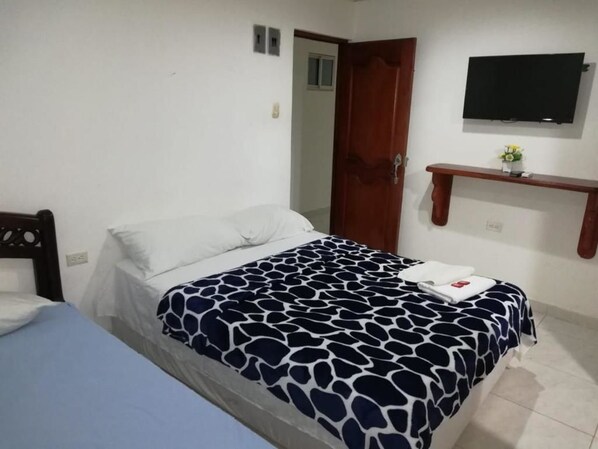 Basic Studio, Multiple Beds | Iron/ironing board, free WiFi, bed sheets, wheelchair access - Posada Barrios Mar (Cartagena)