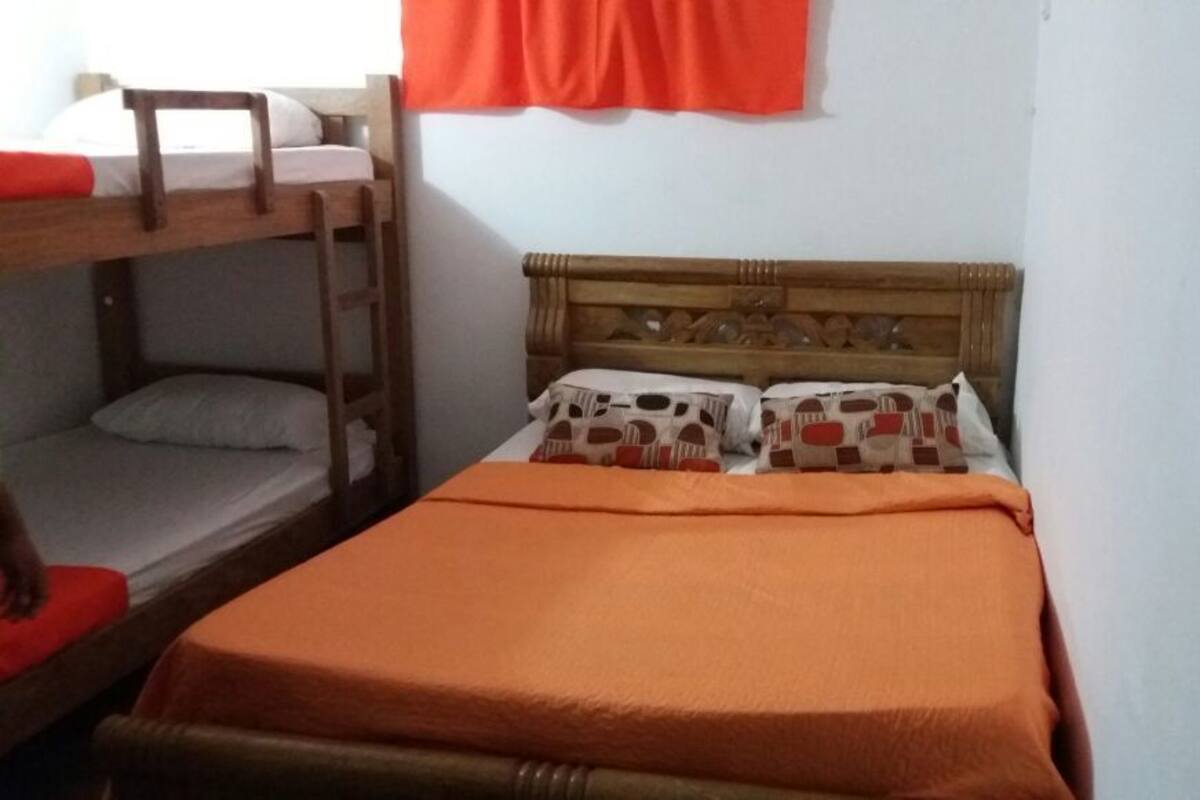 Eenvoudige studio, 1 tweepersoonsbed | Een strijkplank/strijkijzer, gratis wifi, beddengoed