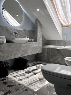 Bathtub, hair dryer, bidet, towels