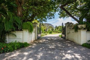 Exterior - Villa Highlands at Sandy Lane (Holetown)