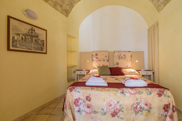 1 bedroom, iron/ironing board, bed sheets