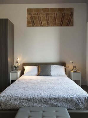 Superior-Doppelzimmer | Daunenbettdecken, Zimmersafe, individuell dekoriert