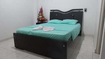 Habitcacion Business para 2 personas con ventilador (Pareja) | Free WiFi, bed sheets
