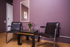 Phòng 3 | Khu phòng khách | TV LCD 