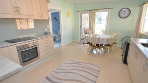 Microwave, oven, dishwasher, cookware/dishes/utensils