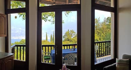 Villa Paradiso Lake View Balcony Garden