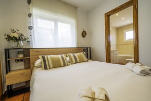 3 slaapkamers, een strijkplank/strijkijzer, wifi, beddengoed