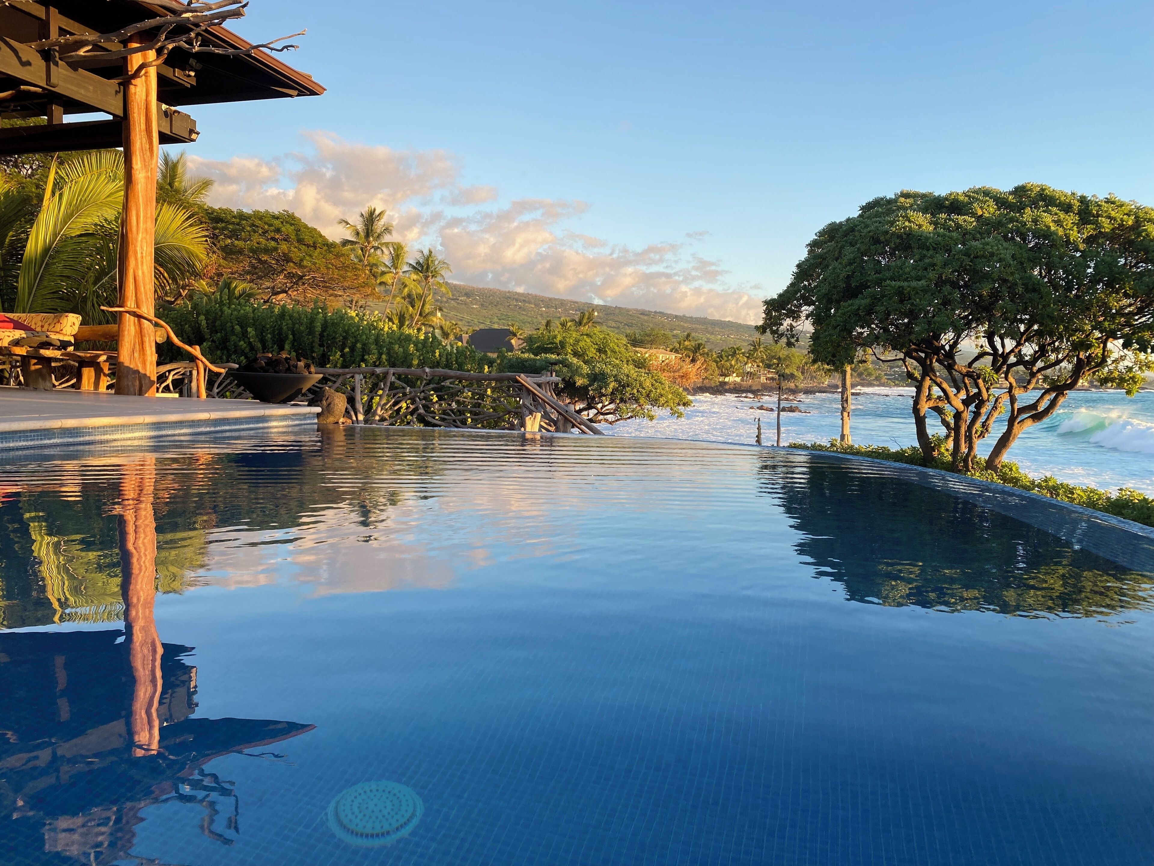 Infinity pool just 40 ft from the ocean — front-row Kona sunsets