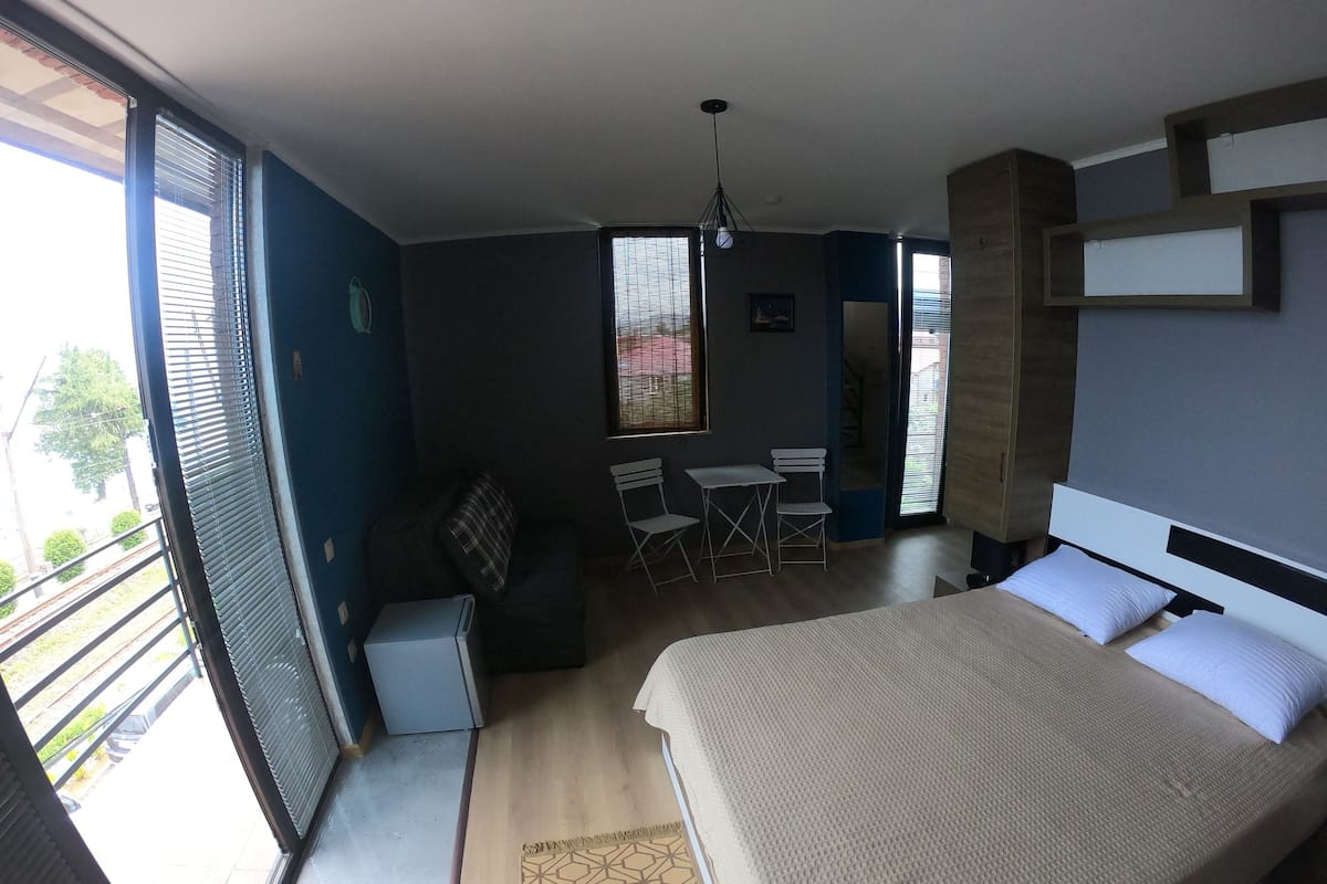 Habitación Confort doble, 1 cama doble con sofá cama (4) | Ropa de cama hipoalergénica y colchones Tempur-Pedic