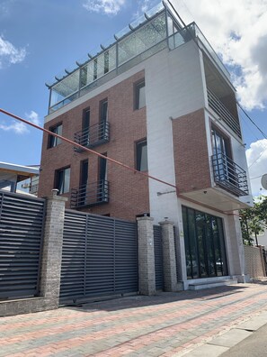 المنشأة من الخارج