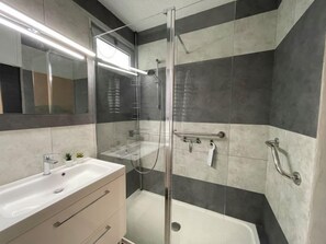 Bathroom - Les Terrasses de la Mer by Interhome (La Grande Motte)
