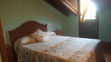 Habitación doble | Camas supletorias, wifi gratis, ropa de cama