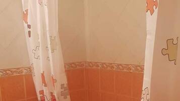 Toallas, jabón, champú y papel higiénico