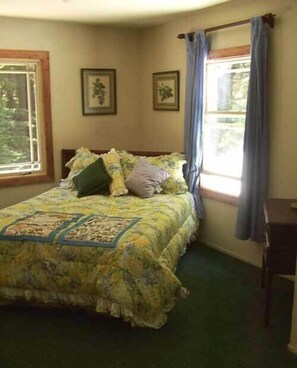 5 bedrooms, iron/ironing board, WiFi, bed sheets