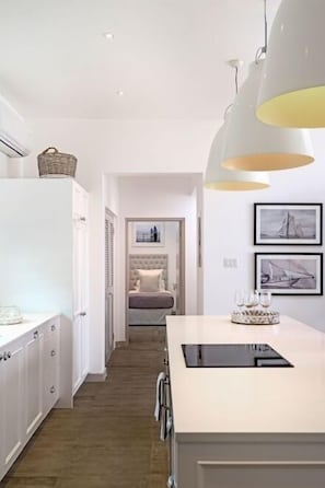 Stovetop, dishwasher, cookware/dishes/utensils - Villa Footprints Cottage (Paynes Bay)