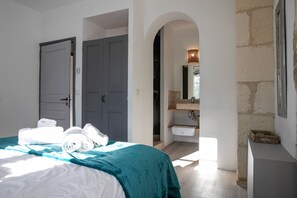 9 habitaciones, caja de seguridad en la habitación y escritorio 