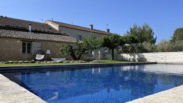 Piscine extérieure, piscine chauffée