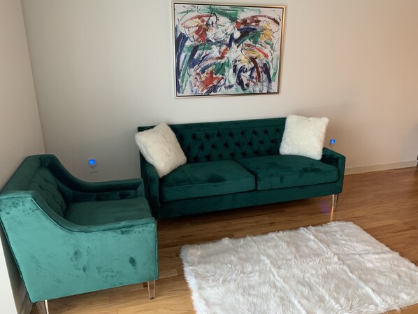 Living area - Luxury Condo in Midtown area with Fast Wi-Fi (Atlanta)