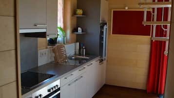 Fridge, oven, high chair