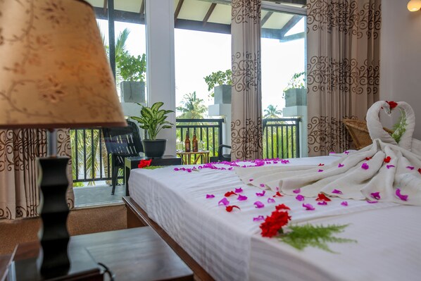 Luxury Double Room | Premium bedding, in-room safe, desk, free WiFi - L&D Stay Inn (Hikkaduwa)