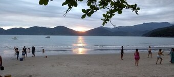 Lindo Sobrado na Praia do Lázaro - Ubatuba