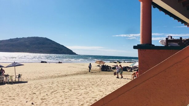 On the beach, beach massages, beach bar - Playa Suites Mazatlán (Mazatlán)