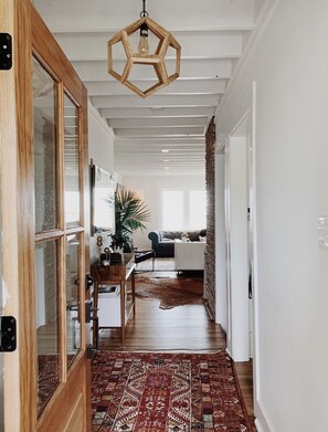 Interior - BEACH Front w/ HOT TUB🔥 Mid Century Home! (Norfolk)