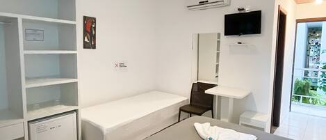 Standard Room | Minibar, free WiFi, bed sheets